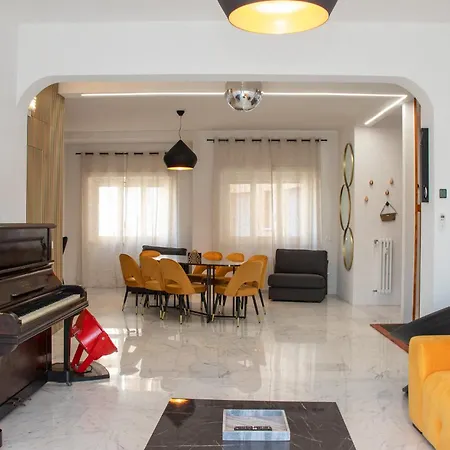 Funny House By M דירה *